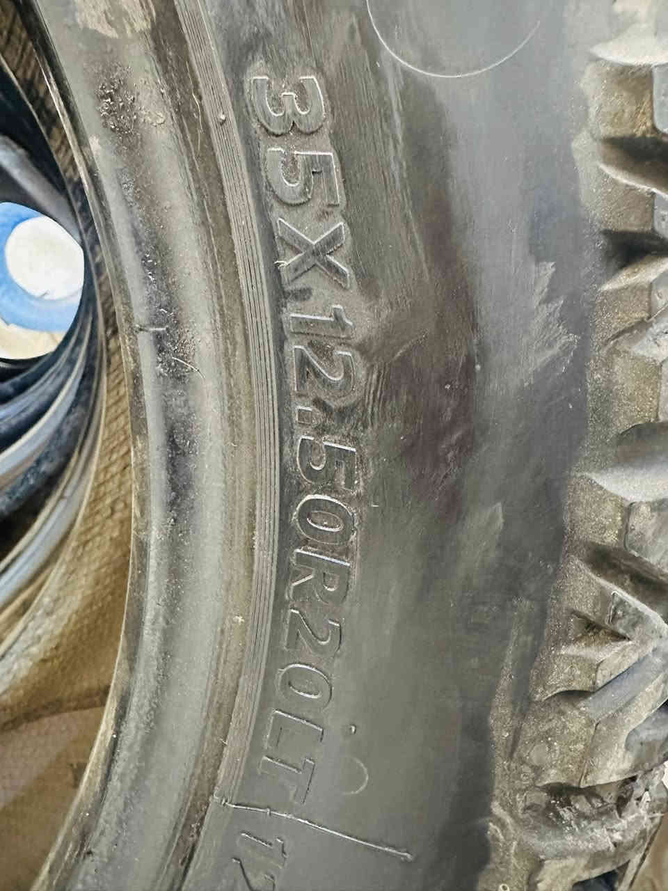 السلام عليكم تاير مال دوج رام حجم 20التايرات نضفات السعر خاص استفسار ***********
