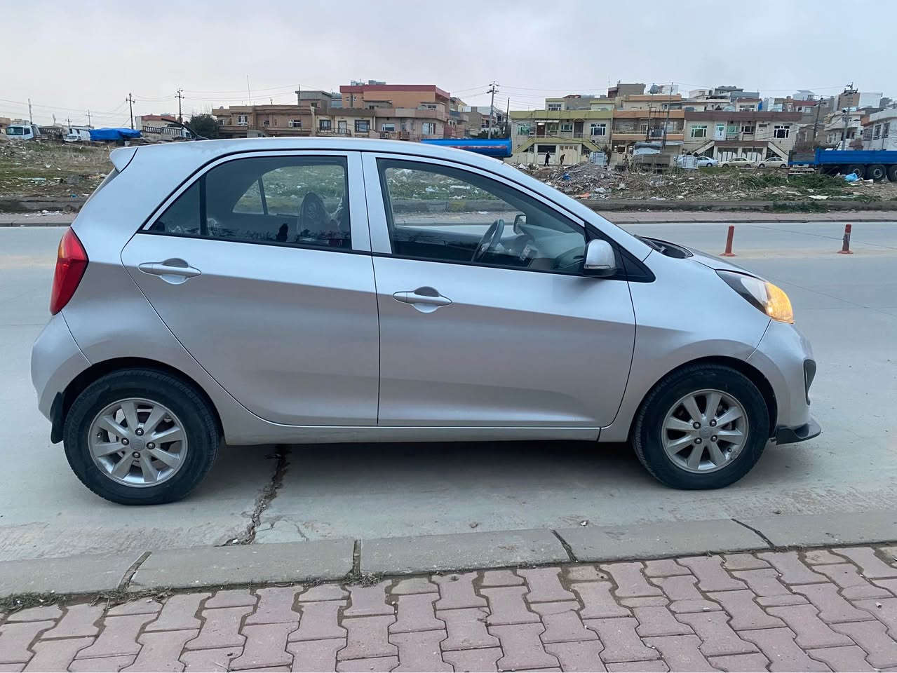 پيكانتو ٢٠١٣  سةنةوي تازة كيرو مةكينة بةشةرت دوو بارجةو بةلةيةك بوياخة ليدراوي نية مةسرةفي. نية ٠*********** السليمانية, العراق
