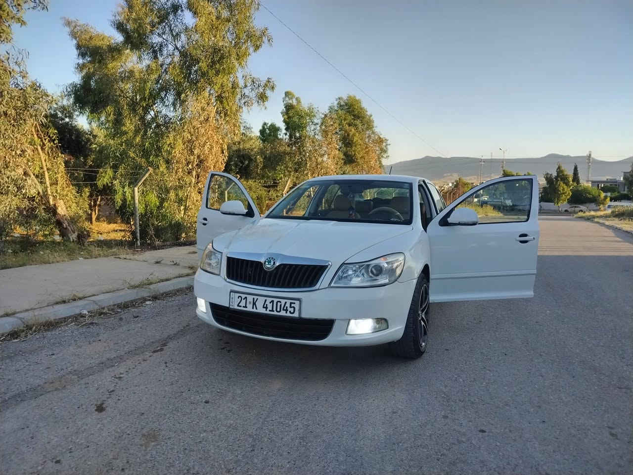 سەرەتا بەناوی خوای گەورەو میهرەبان
ئەم بەرخە سپیە بو فروشتن *********** مودیل 2013 تەکسی بوە کراوە بەخسوسی  دەعمو لیدراوی نیە  دەعامی بو دەعامی بەشەرت زور زور توندو توڵە   مەکینە 20 جیتا گیر عادی بەشەرتی گیرو مەکینە زور زور جوانو پاکە بویاغی زور جونە  بەدوای عەیبو عارا مەگەری  شوین سلیمانی . سەیارە بە تەلەفون مەعامەلە ناکری حەزت لیبو وەرە سەیری کە  بو سعری تیل بەکە یان نامە بەنیرە
