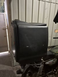 صندوق للبيع اي استفسار على هاذ الرقم 07768505947