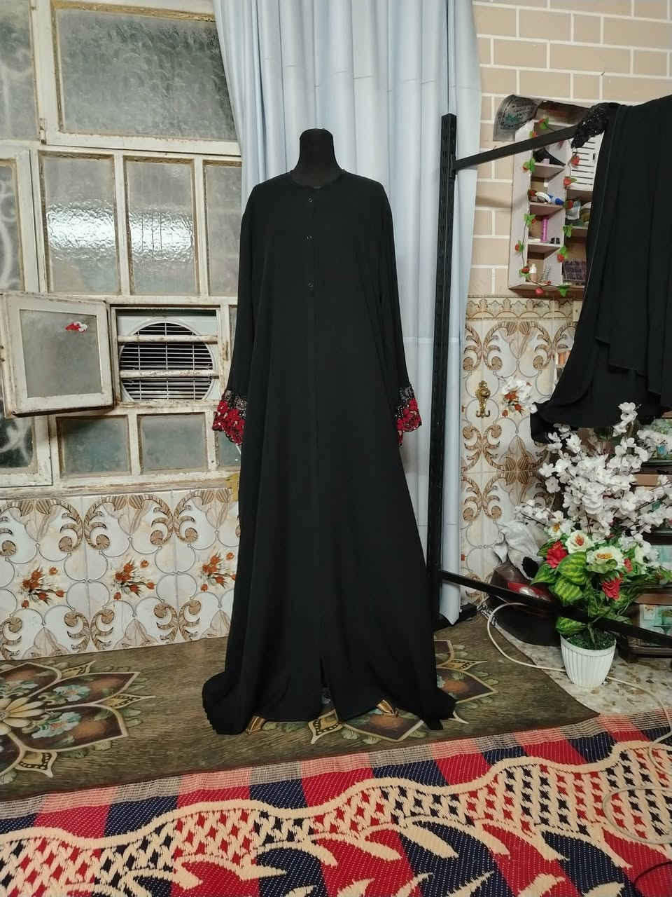 سلام عليكم اشتغل بالبيت عبايه بالجمله اي واحد يريد يشتري حسب نوعية القماش *********** مكاني بغداد وعندي توصيل لكل المحافضات شغل ادزلك نموذج حسب القطعة والقماش ليصرفلك
