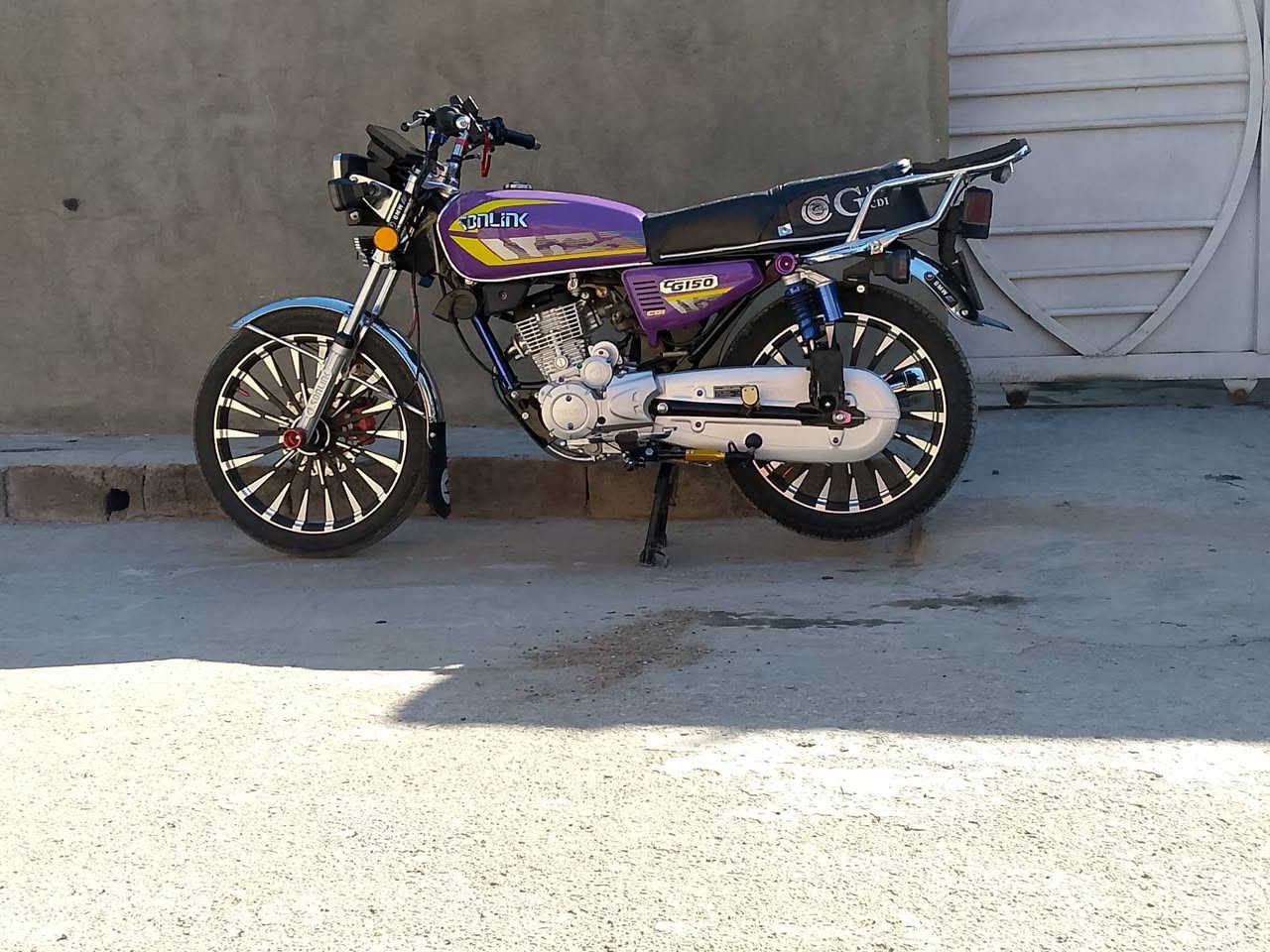 دراجه للبيع موديل 25كفاله واحد على واحدسعر900وبيها مجال***********
