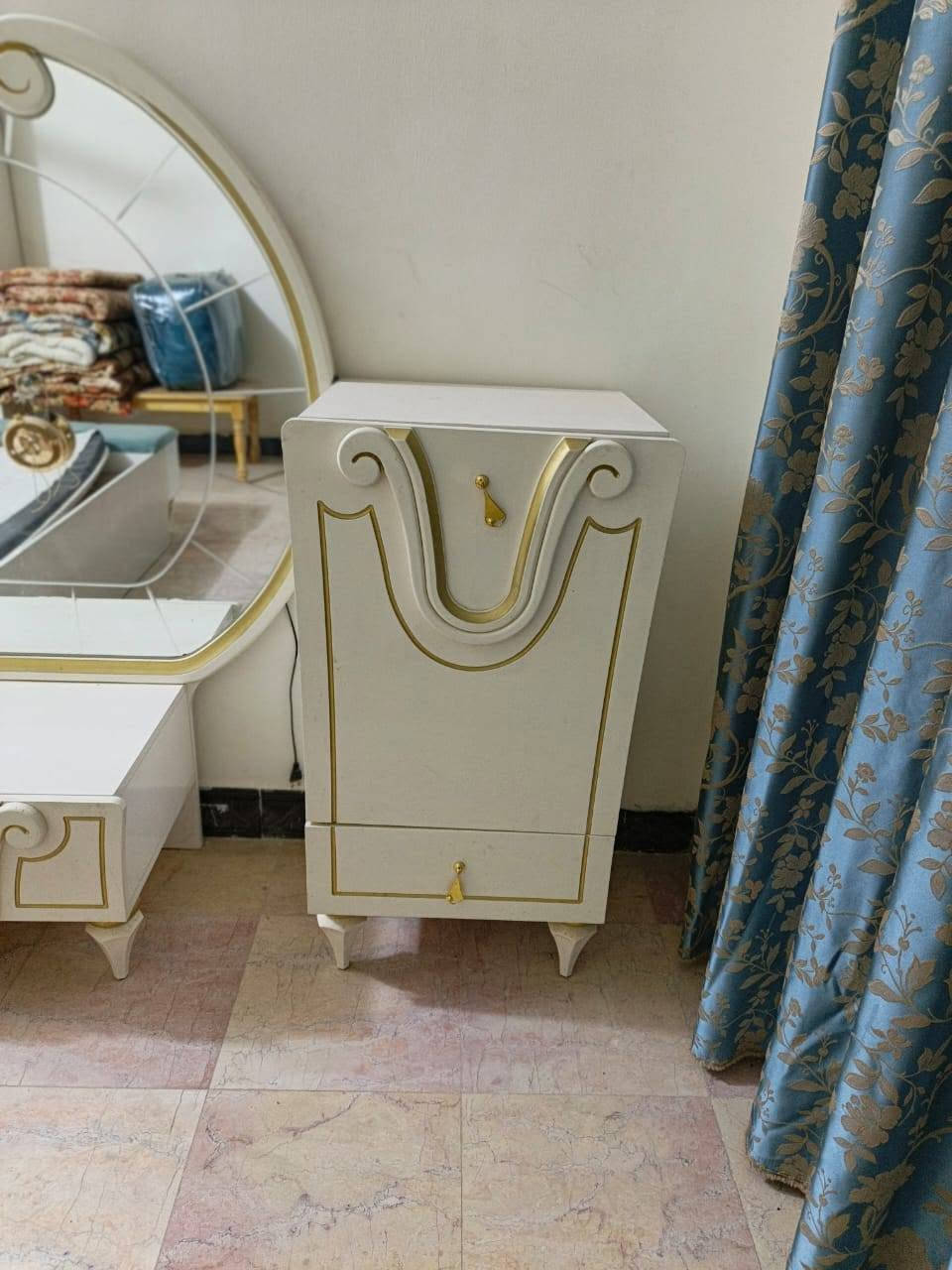 غرفه تركيه البيع العنوان طوريج حي الجمعيه ***********
