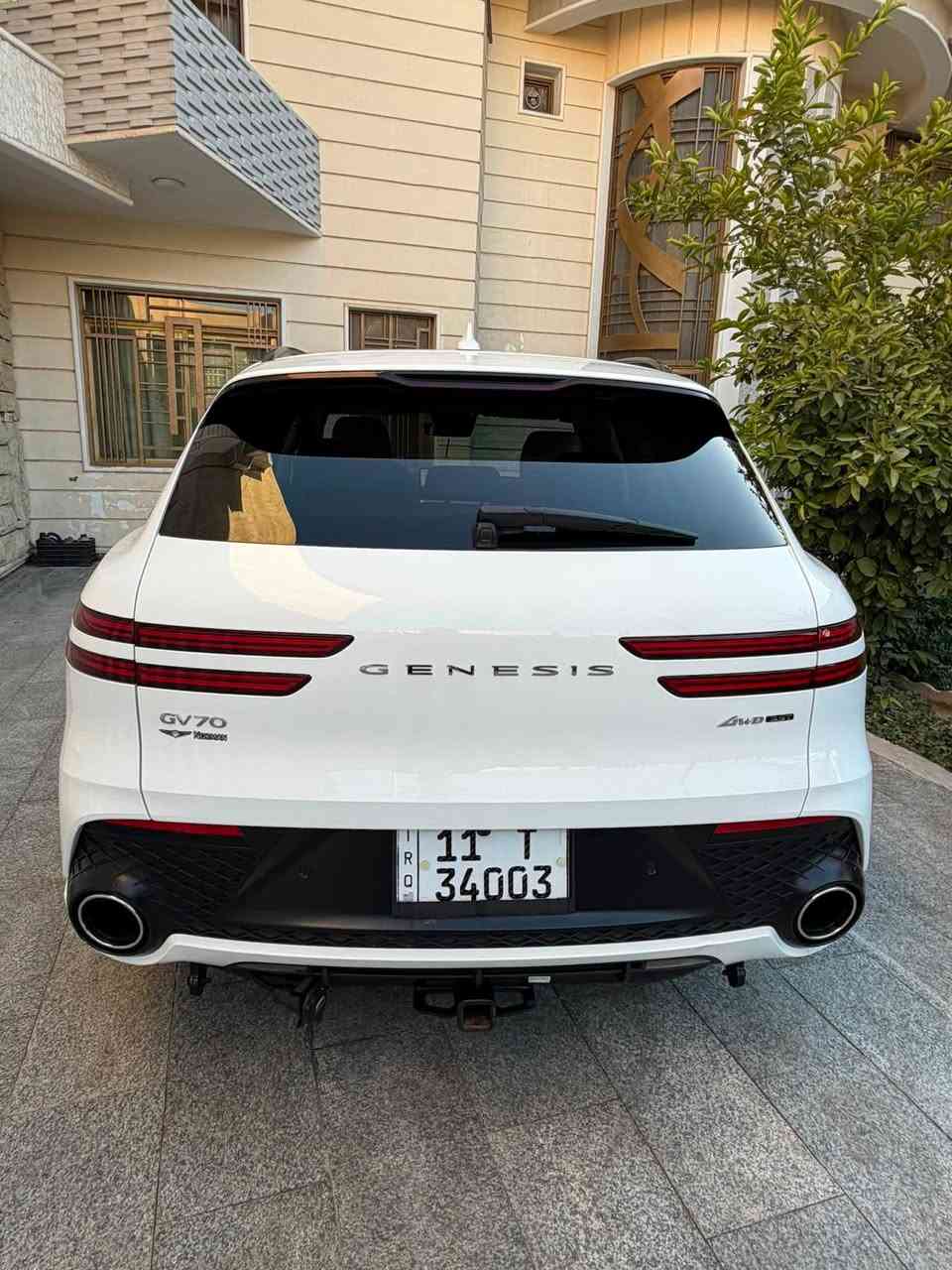 السلام عليكم للبيع جنسس GV70 ستة سلندر 3500 توين تيربو فول مواصفات 2024حادث موضح بلصور السيارة موجودة في كربلاء بسعر290 ورقة حرة تحويل ثاني يوم  الاتصال ***********
