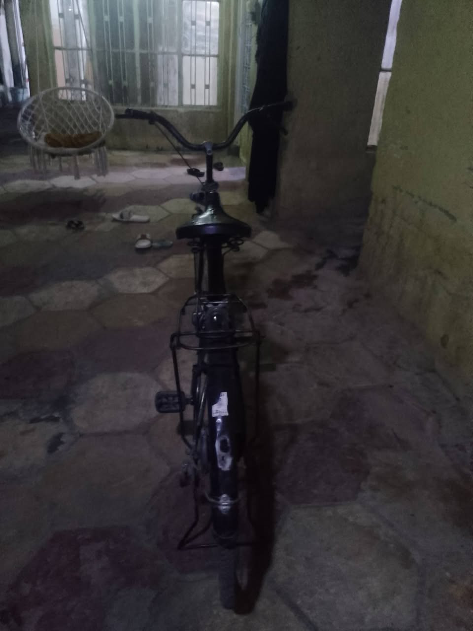 سلام عليكم هاذا بايسكل للبيع كلشي ما بي نضيف جدا اتصل على الرقم ***********
