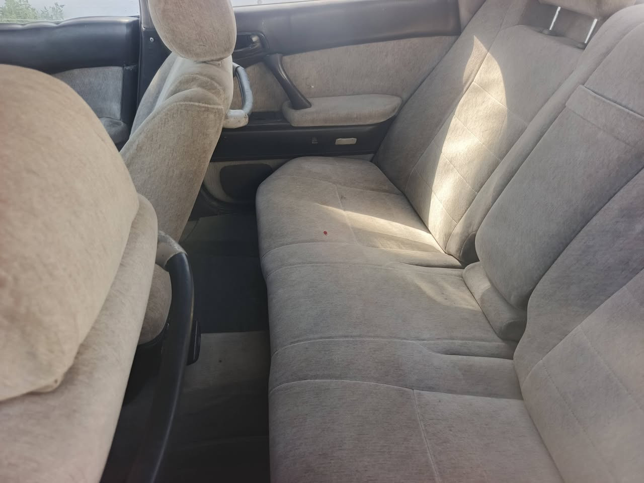 السلام عليكم اخوان بطه موديل 93 متصل محرك اثنين ونص سياره جاهزه مجهزه جير محرك صدر كهربائيات عنوان السياره الرمادي البوذياب بيع او مراوس يرهم سعر ٤٥ //***********
