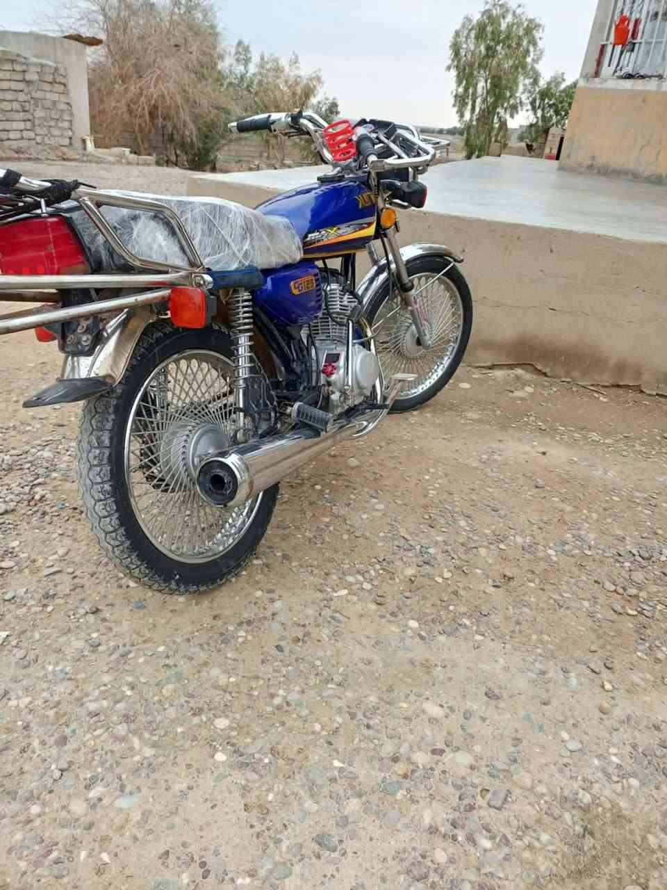 موطور تايكر ٢٠ للبيع  كلو شقال جاهز  تقشل وتمشي المكان الشبالي الشري يتصل ***********
