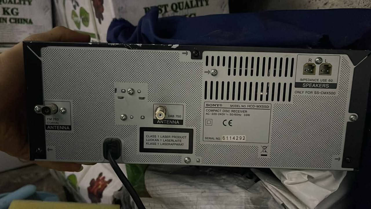 مضخم صوت Sony CMT-MX550i Micro Hi-Fi Component System
Audio In: منفذ في الأسفل لتوصيل الهاتف أو أي مصدر صوت خارجي عبر كابل AUX.
USB: منفذ لتشغيل الملفات الصوتية من الفلاش ميموري.
S-Master: تقنية سوني للمضخمات الرقمية لضمان نقاء الصوت.
Dock (Pull Open
):مكاني الكزيزة. *********** البصرة, العراق
