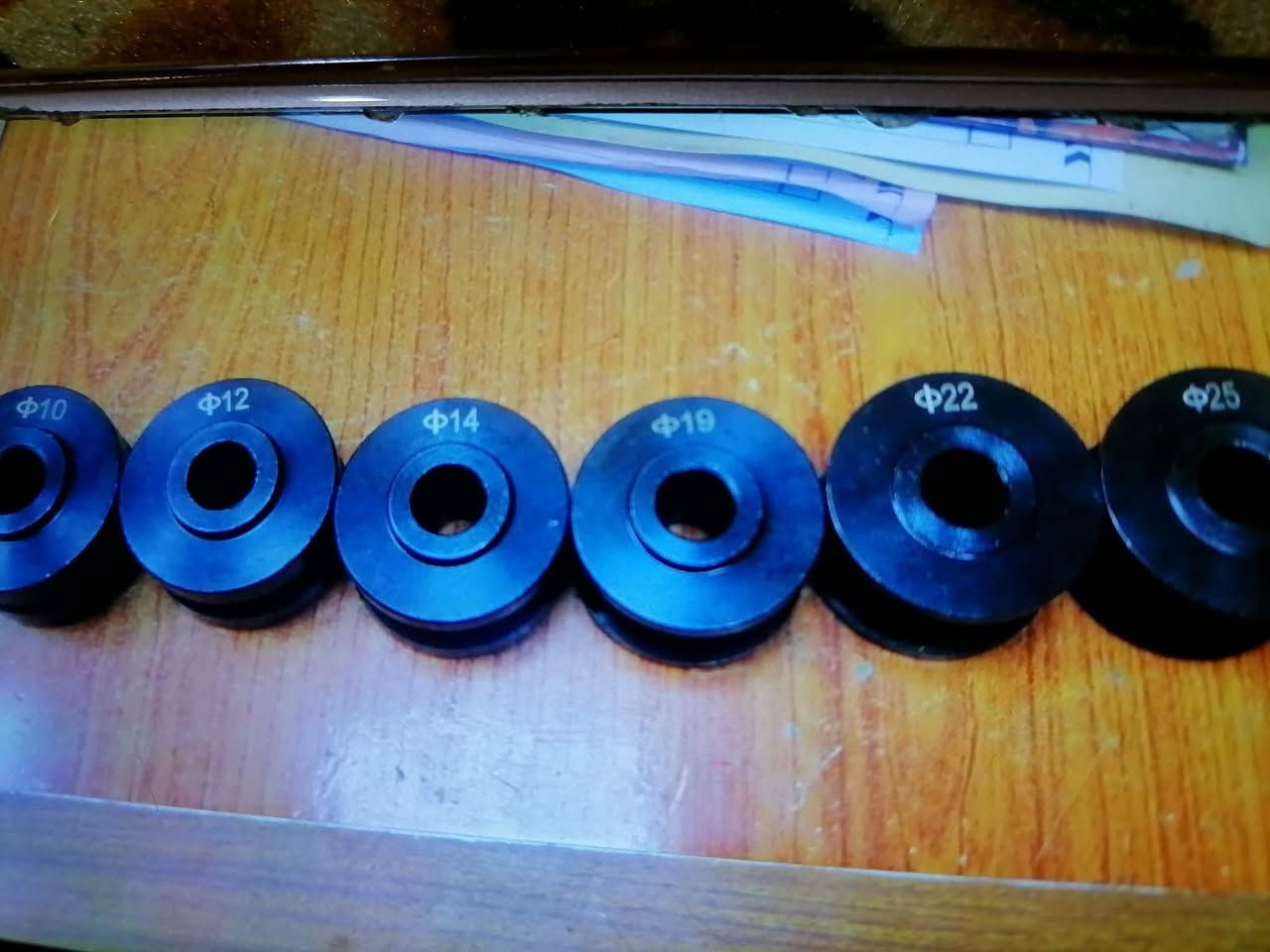 على بركه الله بعد نفاد الكمية تم التكرار تعلن شركه الفيحاء عن وصول معواجه يدويه تعوج بوري مدور مع ٧ قوالب اكبر قياس انج موجود صوره لقياسات القوالب جديده هي وقوالبها بالصندوق تقدر تصنع بيها كراسي صلاه ومراجيح وعربات مختلف القياسات والاشكال ودرج وأجهزة رياضه ومحجر كيا ومحجر ستوته وهاذي صور لمنتجات واي سوال حاضر حول المعواجه او المنتجات توصيل مجاني لكل العراق رقم *********** وتوجد معواجات يدويه وكهربائيه وهيدرولكيه
