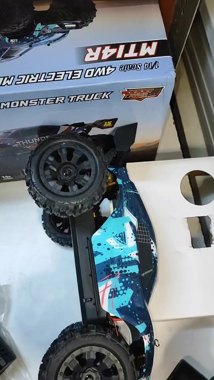 MT14R
شوف الفيديو وراح تعرف التفاصيل
شركة JSI شبيهة لل ZD حجم 1/14 
برشلس سرعة 95km حقيقي
السيارة جديدة ومتكاملة 
توصيل متوفر .


**إذا كنت صاحب هذا الإعلان وتريد حذفه لأي سبب، رجاءا أرسل رسالة إلى الدعم الفني**