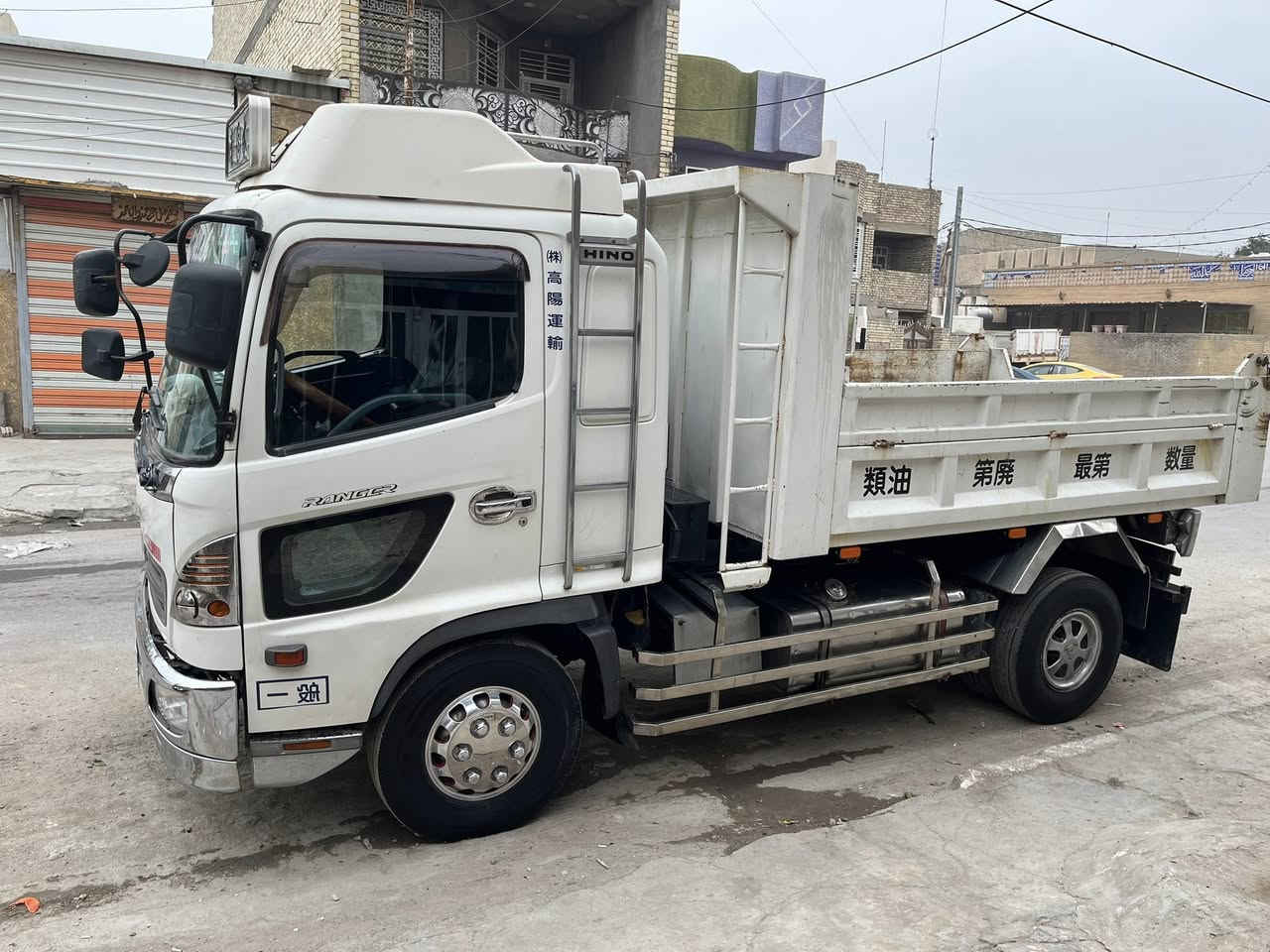 اسلام عليكم هينو شيطان للبيع ‼️‼️
كفااااااله عامه 
منزل موديل بأسمي
تحويل مباشر مكان السياره بغداد 
للأستفسار : *********** / ***********
