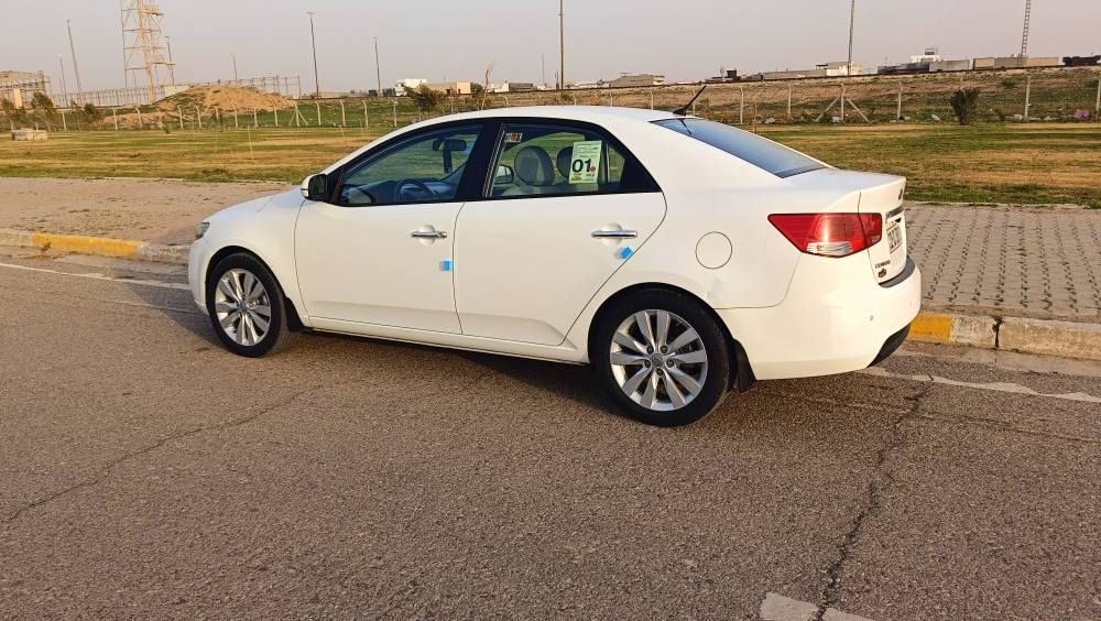 سيراتو موديل 2013 سنوية رقم كلها جديد صدر تايرات جديد كوبون بنزين موجود بيها جاملغ وباب سكن صبغ بدون دواخل سعرها 107 وبيها مجال مكان السيارة كركوك
***********
*********** كركوك, العراق
