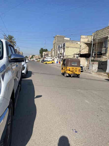 السلام عليكم اخوان دار للبيع واقع حال 85 متر بلسند 79 يقع في الشعب العقاري قرب مطعم حجي عادل الشارع العريض عرض الشارع 40 متر رصيف 6 متر واجهه 4 تقريبا نزال 22 بناء حديث يحتوي على 4 غرف نوم للاستفسار  السعر***********
