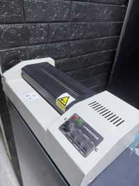 جهاز كبس حراري كلش نضيف مستخدم قليل مع كارتونتين   كبس هويات  السعر 40...