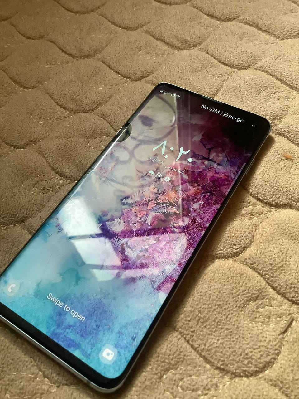 SAMSUNG S 10 5G 
سامسونك S10 
ذاكره 128
الجهاز بلادي ما مفتوح 
بي خاصية قياس نبضات القلب وخاصية تكبير وتصغير عدسة الكامرة 
بي فطور بالشاشة ونقطة سوداء والشاشه مرات تشكل بالمس 
السعر قيم واخذ وذا عندك مراوس بعد احسن


**إذا كنت صاحب هذا الإعلان وتريد حذفه لأي سبب، رجاءا أرسل رسالة إلى الدعم الفني**