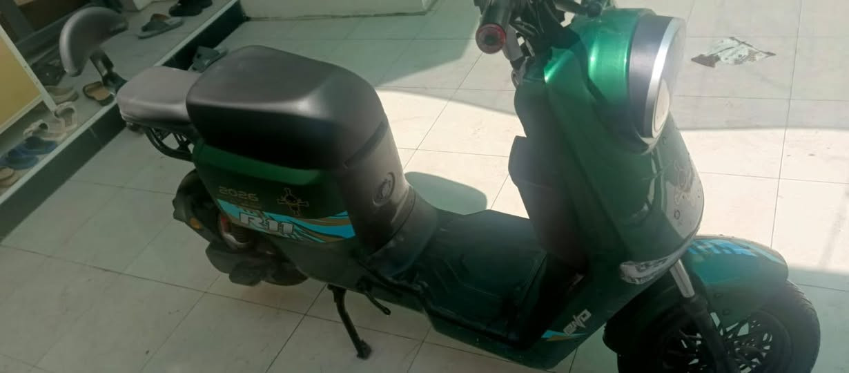 R11للبيع فول موصفات  ذاك الشهر اخذتها

مواصفاتها
6بطاريات
تاير جوبلس الاصلي 
لايت عالي ناصي 
دبل اشارة
شاحنه للتلفونات
سرعة60-70حسب الوزن
تمشي 50-55كيلو
وبعد هواي مواصفات يخبلن 

السعر550وبيها مجال للطيبين

للاستفسار ***********
