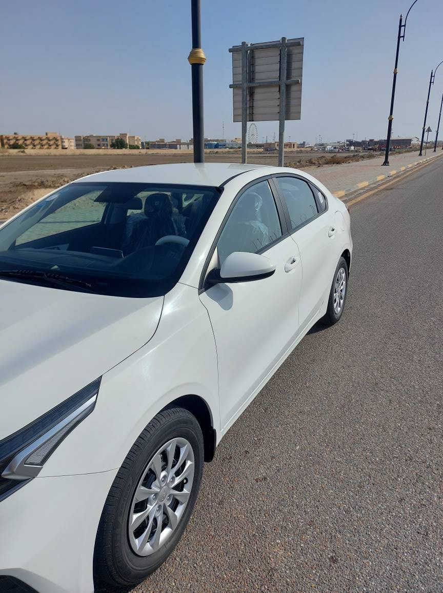 كيا سيراتو موديل ٢٠٢٤ للبيع
السيارة رقم بغداد( المرغوب والجوكر ) تتحول بكل المحافظات مشروع وطني،  مكان السيارة البصرة،  السيارة وارد خليجي الاصلي حرة تحويل بنفس اليوم بأسم المشتري، هزة جديدة وسنوية جديدة ورقم دولي جديد 
محرك ٢٠٠٠ الفين ( المرغوب) وكيرها AT ( المرغوب) ..
السيارة استخدام شخصي ماشية ٣٣ ألف فقط، كفالة عامة من الحادث والضربة والصبغ والتبديل والبارد.
مواصفات نص فول ، تحكم ستيرن، زنون، حساسات، كاميرا خلفية، نظام S سبورت رياضي ، تخم تاير ياباني اصلي ماركة برجستون قبل ٦ ايام شاده الها ، السيارة بحالة الوكالة وستيكرات الشركة موجودة ، ألف دينار ماتصرف عليها 
بالعافية على اللي ياخذها 
بيع مستعجل جوه السوك السعر ١٧٥
مكاني البصرة غير متواجد على النت 
اتصال فقط ***********  
والله يرزقكم جميعا بحق محمد وال محمد
