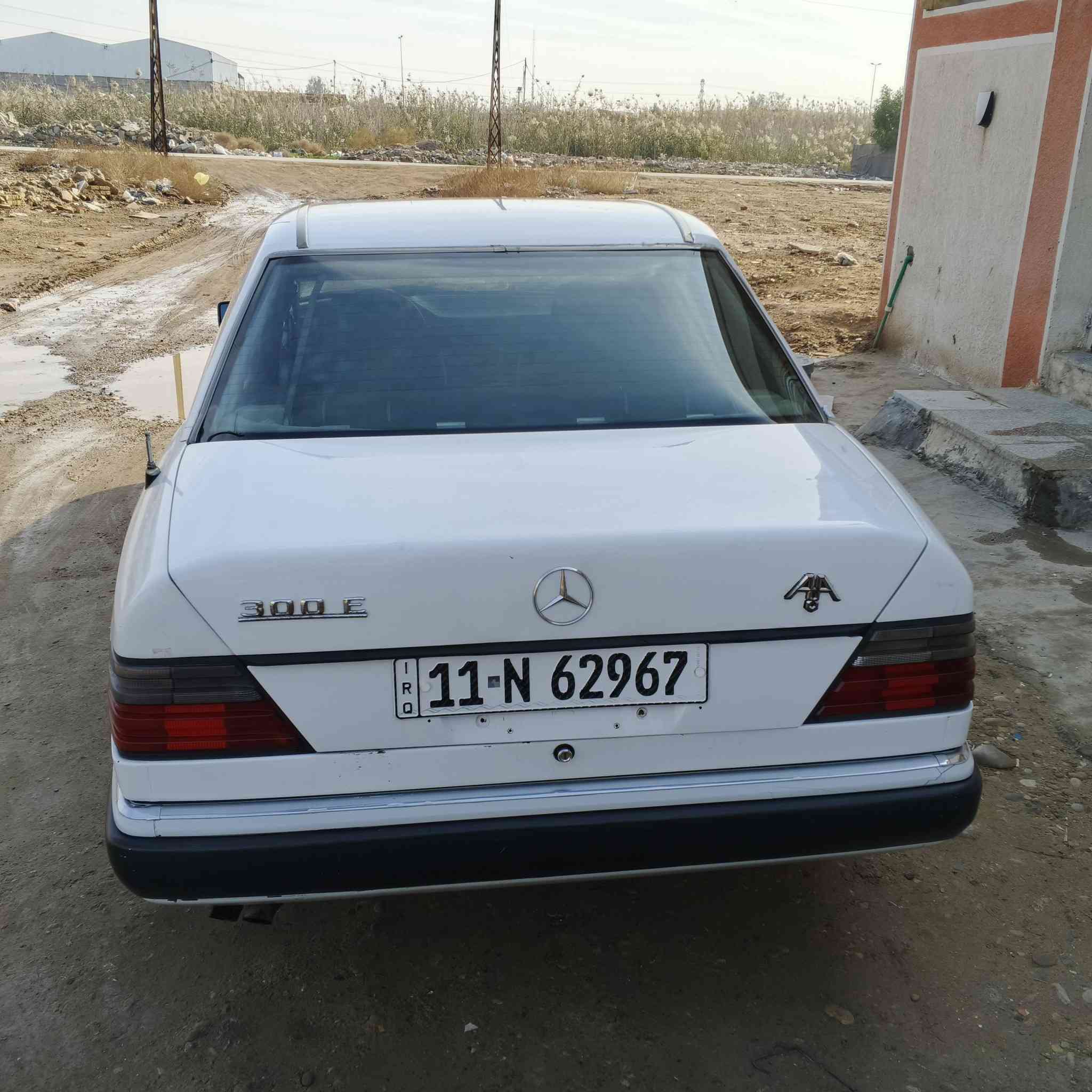 السلام عليكم 
مارسيدس دب موديل 1991 محرك بطه 2500
 كير محرك صدر خير من الله سياره جاهزه
برده خلفيه 
سلايت طكتين
رقم بغداد انكليزي 
السونار مرفق مع الصور 
السعر 70 وبيها مجال بسيط
مكانها :- بغداد / الراشدية
***********
