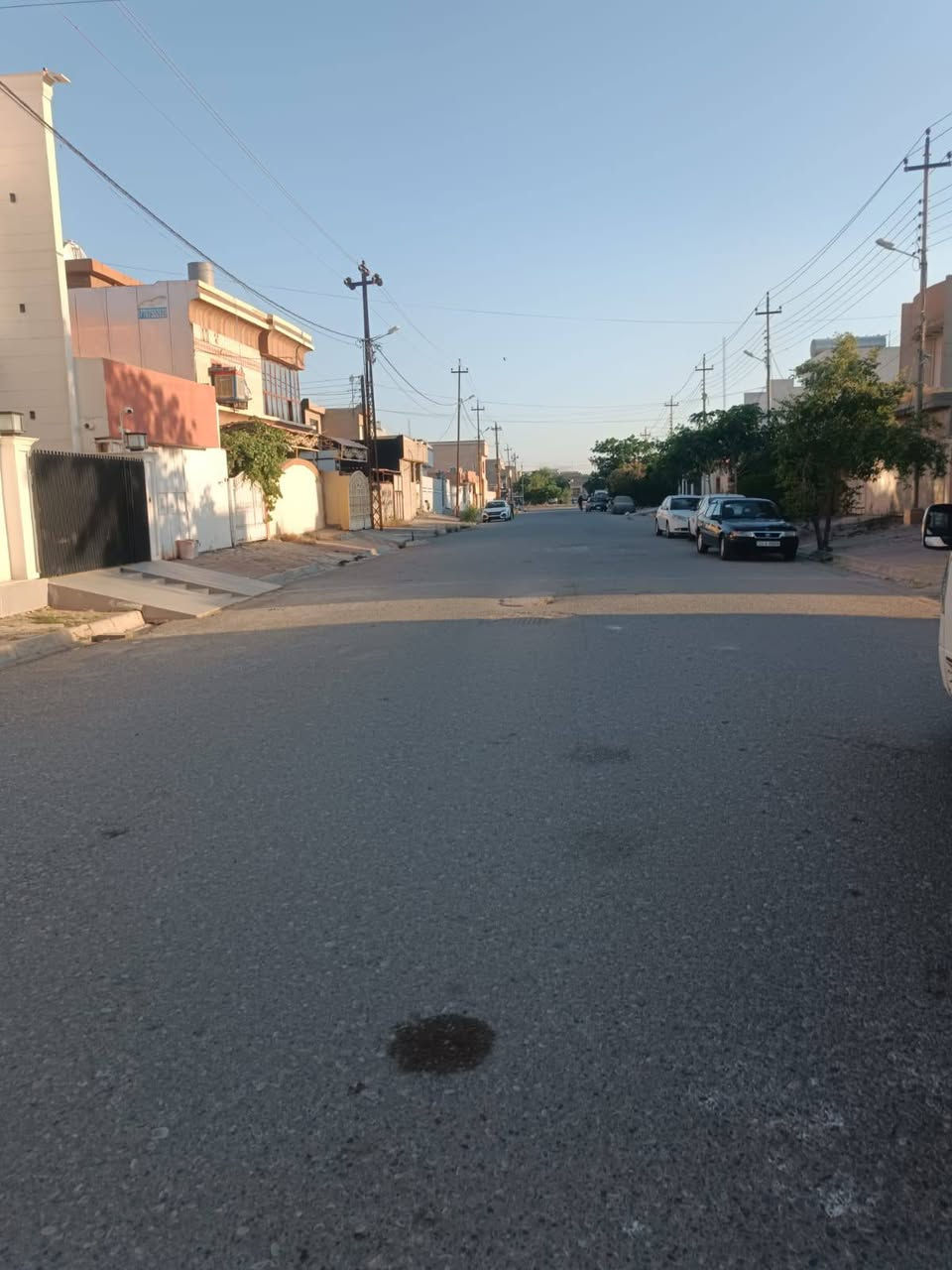 دار للبيع طابو صرف المساحة 250متر علئ شارع عشرين 
البناء بحساب قطعة ارض يباع كامل او نصف العقار 
الموقع كركوك حي العسكري  قرب جامع خديجة الكبرئ
السعر 133مليون وبي مجال 
للاستفسار الاتصال على الرقم التالي 
***********☎️
