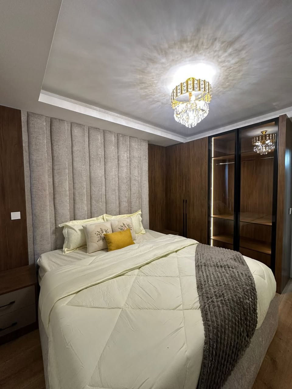 للبيع او للإيجار 

.شقة مؤثثة VIP 

.مؤثث 

.مكانها اربيل 
مجمع ستار تاورز
تبعد 2 دقيقة عن امباير 
و4 دقايق عن المطار 

.غرفة 3
.صالة
.مطبخ 
.حمام 3
.طابق  13
.مساحه "160م
.واجه خارجي 

للأستفسار اكثر التواصل واتس اب 

- ***********
- ⁠***********
