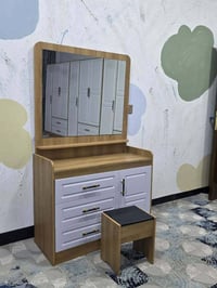 ميز تواليت • مربع • توصيل المحافظات