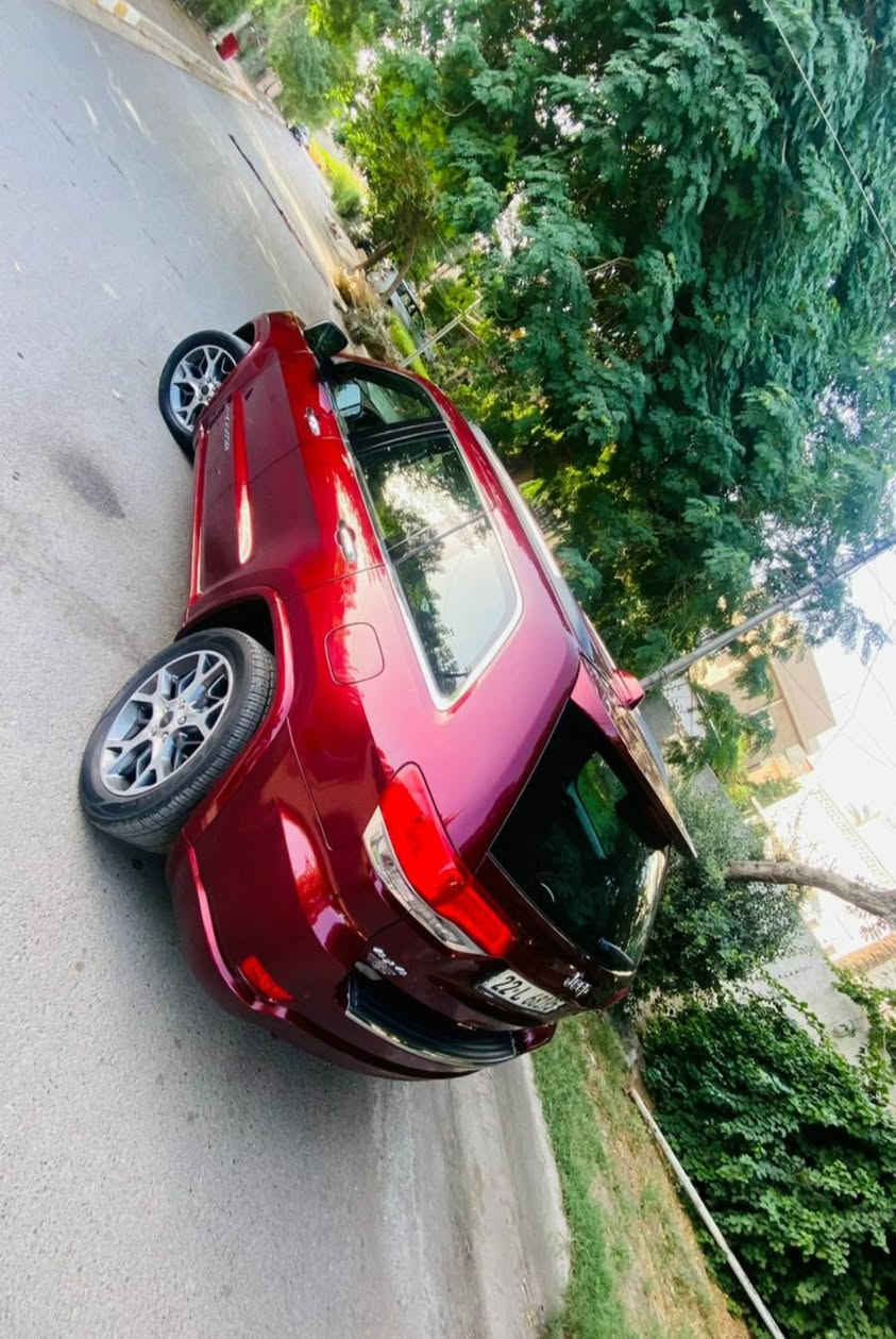 سلام عليكم
جيب 2020 خليجي 
مواصفات ١/١ اوفرلاند
جكات . ٣ شاشات 
بانوراما . تدفئة وتبريد كشنات تدفئة دركة 
بصمة . صندوق جك
داخل قرميدي 
فور ويل . وستيرن كهرباء 
وباقي مواصفات الاوفر لاند 
مكفولة من صبغ وتبديل وحالوب . عدا بارد بالجاملغ الامامي
رقم شمالي بأسمي 
مكان السيارة بغداد 
السعر ٢٨٣٠٠ مع مجال بسيط 
السيارة نظيفة جدا وجاهزة بدون اي نقص 
للاستفسار / ***********
