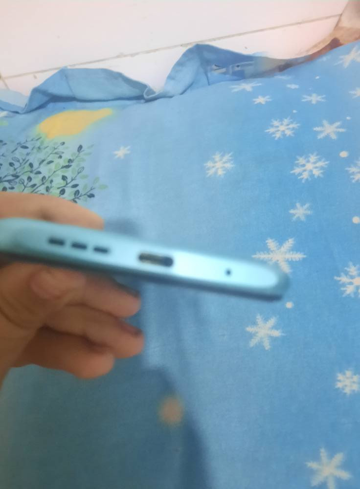 فقط الشاشه محتركه والباقي شغال
بطارية عملاقة وداعاً للشحن

متوفر بنسختين ذاكرة 128G و 64G 

 متوفر الون الاورنج والأخضر 

أهم مواصفات الجهاز :
المعالج: ثماني النواة Snapdragon 662 تكنولوجيا 11 نانو

التخزين / الرام: 128/ 64  جيجا بايت مع 4 جيجا رام

الكاميرا: خلفية رباعية 48+8+2+2 م.ب. / امامية 8 م.ب.

الشاشة: 6.53 بوصة بدقة FHD+ بها نوتش صغير

نظام التشغيل: اندرويد 10

البطارية: 6000 مللي أمبير

مميزات Xiaomi Redmi 9T :-

يدعم استخدام شريحتين وكارت ميموري في نفس الوقت .

سماعات ستيريو والتي نادراً جداً ما نجدها في مثل هذه الفئة السعرية .

شاشة كبيرة بجودة الـ FHD+ نقطة إيجابية غير موجودة في المنافسين  .

المعالج يقدم أداء مميز في فئته السعرية وقادر على تشغيل المهام بسلاسة .

بطارية كبيرة جداً مع دعمها للشحن السريع الـ 18 واط والشاحن السريع يأتي مرفق في العلبة .

يدعم الـ IR Blaster والذي تتميز به شاومي فيمكنك التحكم في الأجهزة الكهربائية عن طريق هاتفك .

#السعر
⬇️⬇️⬇️⬇️⬇️

لمعرفة السعر نقدي وبطاقة مصرفية فيزا وتداول اكتب في تعليق ليصلك السعر عبر الرد الآلي فوراً
أكتب فقط 9T
 المقاوبة مقابل لدار الشجرة للاعشاب 

الفرع رقم 2
العنوان البصره ابو الخصيب كبال صناعيه حمدان منطقه بلد السيد سابقا قبل سيمافرو شارع المطبات على ال

للاستفسار  يراسلني عل ماسنجر ابو الخصيب, البصرة


**إذا كنت صاحب هذا الإعلان وتريد حذفه لأي سبب، رجاءا أرسل رسالة إلى الدعم الفني**