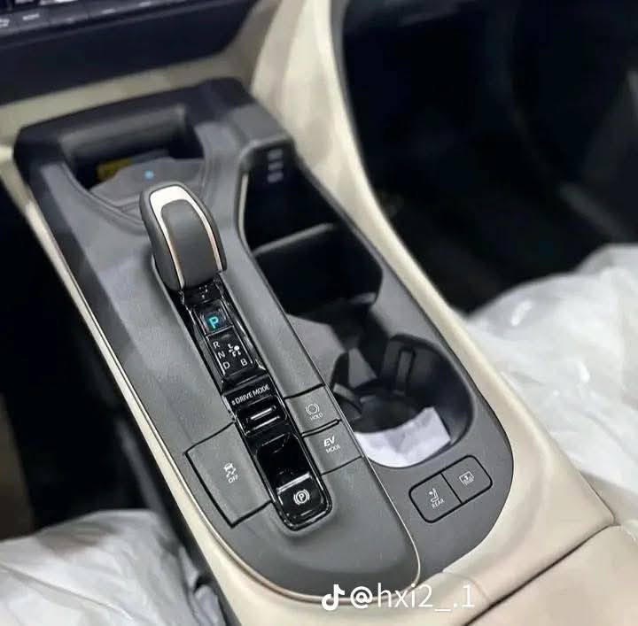 كراون ٢٠٢٣ خليجي وكاله عبد اللطيف
ماشيه ٥٠ ألف 
مكفوله من الصبغ والبارد والتعديل  عد شخط جدا بسيط 
جاهزة وكامله بدون نقص 
المكان السماوة 
***********
