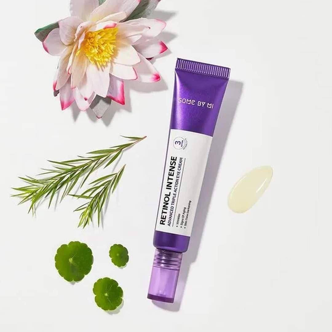 🟪 𝐒𝐎𝐌𝐄 𝐁𝐘 𝐌𝐈
Retinol Intense Advanced
Triple Action Eye Cream🇰🇷

🟪كريم مصمم خصيصًا لمنطقة العين كريم بفاعلية ثلاثية لتحسين مظهر تجاعيد محيط العين، والهالات السوداء والخطوط الدقيقة وتلتطيف البشرة. 
يحتوي على تركيز فعال من مادة الريتينول المجددة لخلايا البشرة (0.1%). 🌕
يساعد على تحفيز انتاج الكولاجين في البشرة وتحسين مرونتها.يفتح لون البشرة الباهت لاحتوائه على مركبات النياسيناميد الجلوتاثيون وحمض الترانيكساميك.يحتوي على خليط من النباتات الكورية وحمض الهيالورونيك ليرطب البشرة ويمنحها مظهر أكثر حيوية وصحة

🟪الريتنول تحت العين:-

▪️تم اختباره وتركيبه من قبل أطباء الجلد علي مستوي العالم للتخلص من التجاعيد و الخطوط تحت العين

▪️يعمل على تحفيز إنتاج الكولاجين للحصول علي منطقة عيون ناعمه ومشرقه

✅علاج يستخدم مره ليلاً  
ينصح باستخدام مرطب بعد وقبل استخدم Retinol لعيون جميلة بدون تجاعيد 
#الأصلي المنشأ كوري🇰🇷💯✔️
السعر ١٥ الاف 
🚘يوجد خدمة توصيل لجميع محافظات العراق ٤ الاف🚘


**إذا كنت صاحب هذا الإعلان وتريد حذفه لأي سبب، رجاءا أرسل رسالة إلى الدعم الفني**