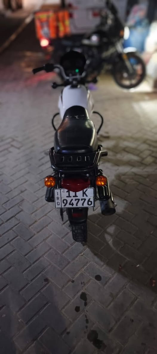 السلام عليكم بوكسر كلاسك موديل 22 نازله بل 23 الدراجه مكفوله مكينه خرسه كلهة شغلله كهربائيات سلف هندر نضافه كدام عينك و الدراجه احله من الصور نكره بكل وقت رقم الكليزي بغداد بسمي تحويل ثاني يوم السعر 2100 مليونين وميه وبيهة مجال قليل مكاني بغداد مدينه الصدر تقاطع السفاره رقمي *********** واتساب أو اتصال
