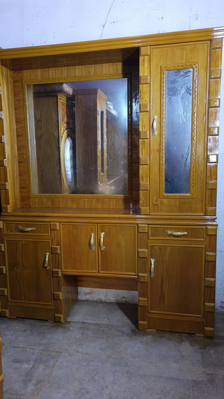 سلام عليكم غرفة 6 باب طابقين قياس ستندر تسگام خارج ولداخل صاج نضافة 100% السعر مليون 250 معا التوصيل وشد للحجز ولستفسار على رقم الهاتف العنوان الحيدرية خان النص ***********
