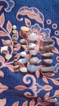 اظن احجار كريمه للقديمات للبيع هذا رقم تليفوني 07710526665