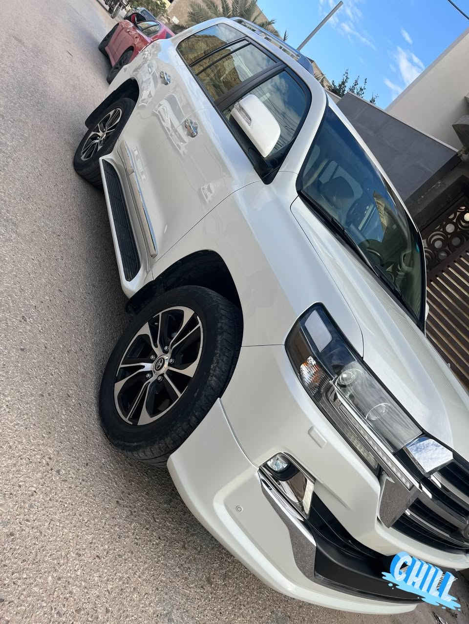 سلام عليكم
لاندكروز 2019 GX.R شركه ساز العراقيه 
ماشيه 52000 كم
رقم بغداد بأسمي مداور نفس اليوم
السياره مكفوله من الصبغ والشخط عدا بيهه رصعتين مال حصو فقط السياره نضيفه بمعنى الكلمه 
كرسي ثلاث دكم 
كراسي كهرباء
كراسي جلد
جنطه كهرباء بلادي 
دلعه كهرباء بلادي 
16 ايرباك 
عليهه كاعيات سيت بلاستك حوض 
فتحه سلايت 
تشغيل عن بعد 
ومواصفات خير من الله
مكان السياره نجف للتواصل ***********
