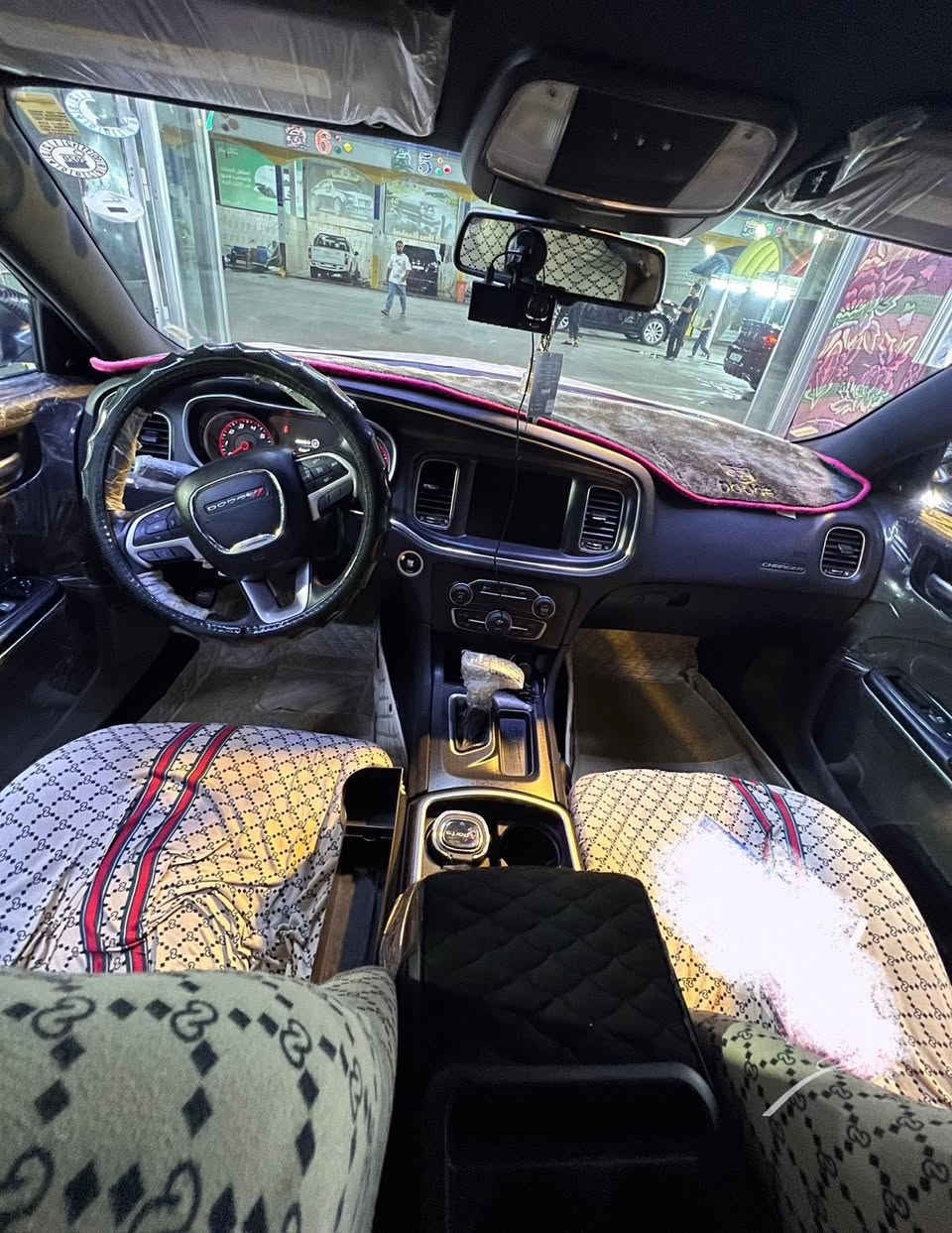 Charger Sxt plus
جارجر موديل 2016
رقم اربيل بأسمي دولي
وارد كندي كفاله عامه 
جاهزه للخير 
مكينه كير كفاله شرط ع وضع الشركه 
حداديه كامله مانقصه شي 
تخم تاير
المسافة المقطوعة 100k
حجم المحرك 3600
مواصفات 
تدفئه بالكشنات 
شاشه كبيره 
3 وضعيات قياده
ستيرن كهرباء
 مصابيح امامية زنون مع 
بلوجكتر LED .
كامره خلفيه
هاتف ***********
