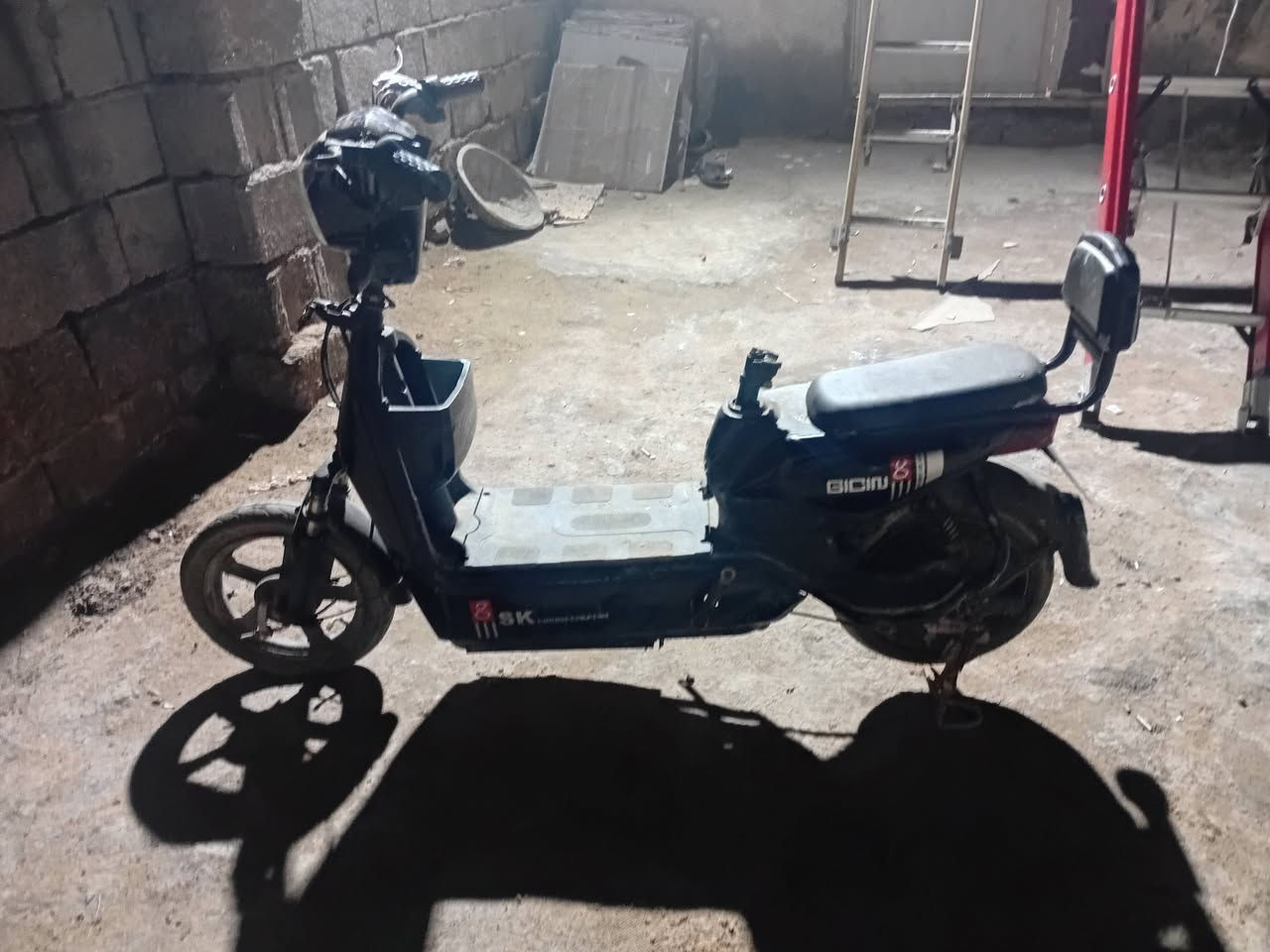 اسلام عليكم دراجه شحن للبيع عوزهه بطاريات فقط راسلني واكلك السعر مكاني البصره كرمة علي هاذ الرقم ***********موجود واتساب
