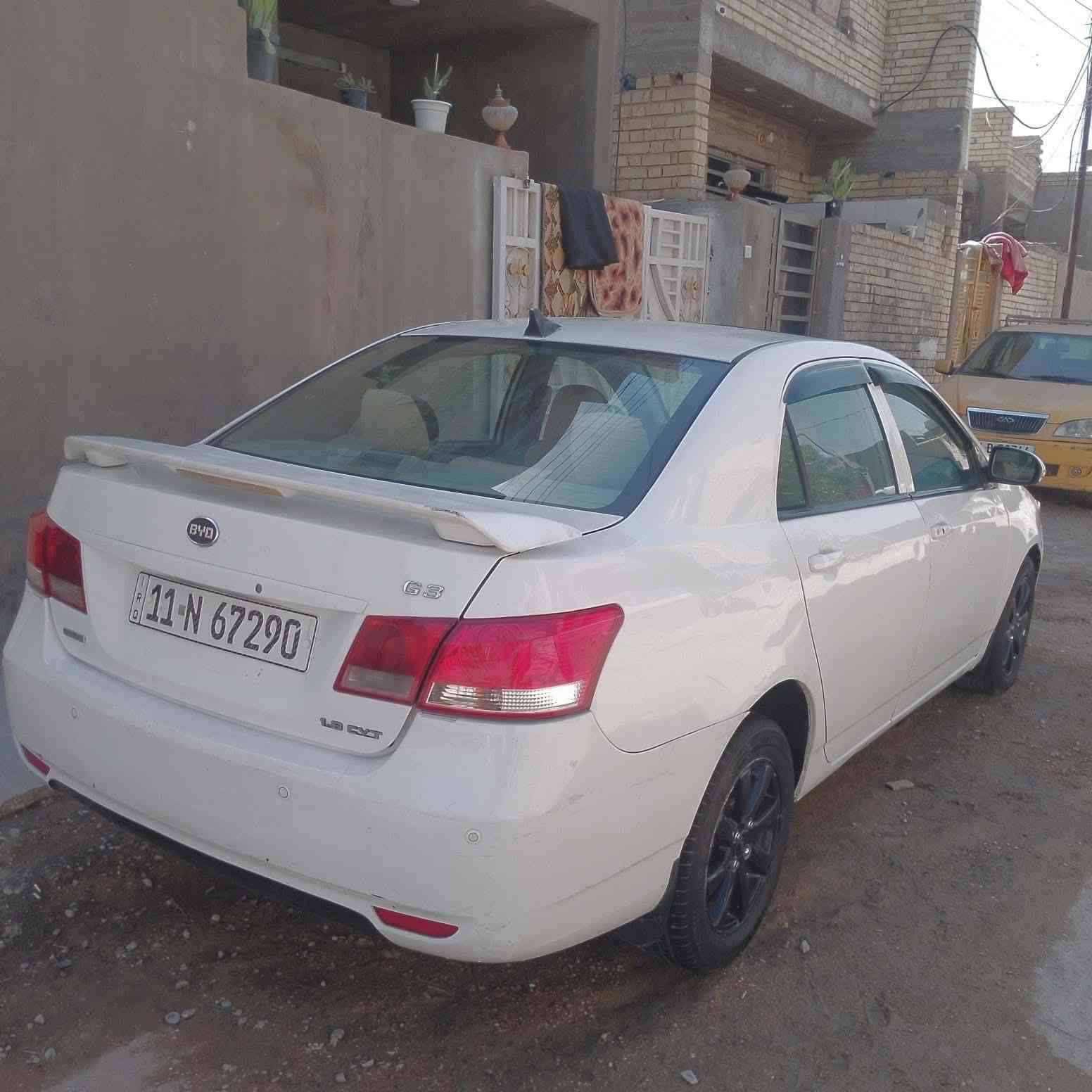 للبيع بي واي دي جي3 
فول مواصفات بصمة كير اوتو 
مكينة جديدة قبل سبوع شاده 
بيه صبغ جاملغ الخلفي فقط 
منظومة بانزين كله جديدة 
رقم بغداد بسمي 
مكان بغداد الرصافه السعر 55 
***********
