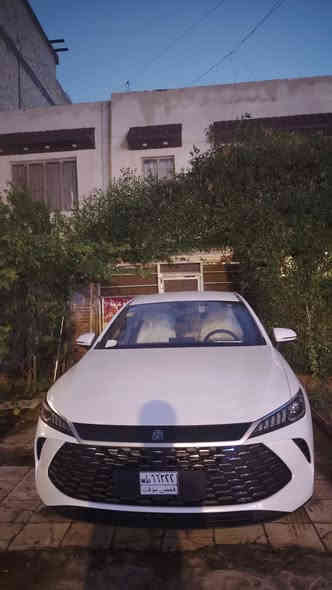 Byd جن بلاس للبيع مرقم بغداد كامل للبيع الون( ابيض داخل ابيض) السيارت زيرو  مماشيه السيارت يجي وياهة بصمة (ولكارت) مالتها مدوشم داخل حراري كامل للاسفسار ***********
