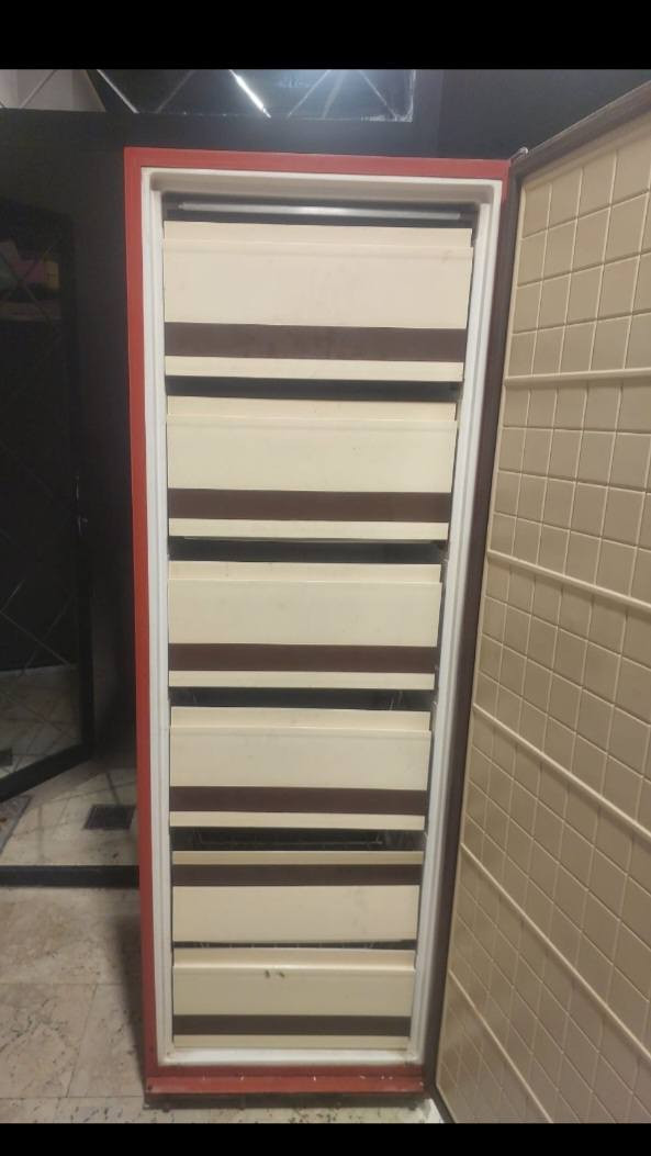 مرحبا مجمدة عامودية دنماركية ماركة (Derby )
تجميدها جداً قوي 
الشراي يتصل على الرقم ***********
