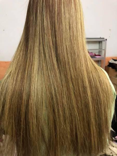 السلام عليكم بنات هذا شغلي تسريح صبغ ميش حفافه بدكير ومنكير كلشي متوفر للحجز حنزل الرقم وراسلوني الحفافه شمع وخيط ٨بس خيط ٥أصباغ الشعر من ١٥ لحد ٢٥ توحيد صبغ وميش ٣٥ تسريح شعر من ٣٠ لحد ٨٠ ألف شعر طويل تاتو عرض بدل ٢٥ ١٥الف  سارعو عروض العيد للحجز والاستفسار ***********
