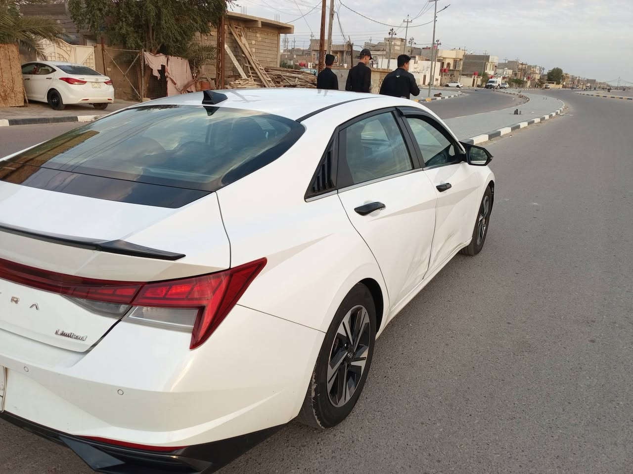 سلام عليكم الانترا موديل 2021 وارد امريكي رقم بغداد معوقين بعد سنه ونص صير حره بيه بنيد مبدل بدون اضرار  بيه طكه بلباب على وضعه شوف العين سياره لمتد فول موصفات عدى تبريد الخلفي لايت زنون عالي ناصي  مكاني البصره حيانيه السعر 150 وبيه مجال ***********
