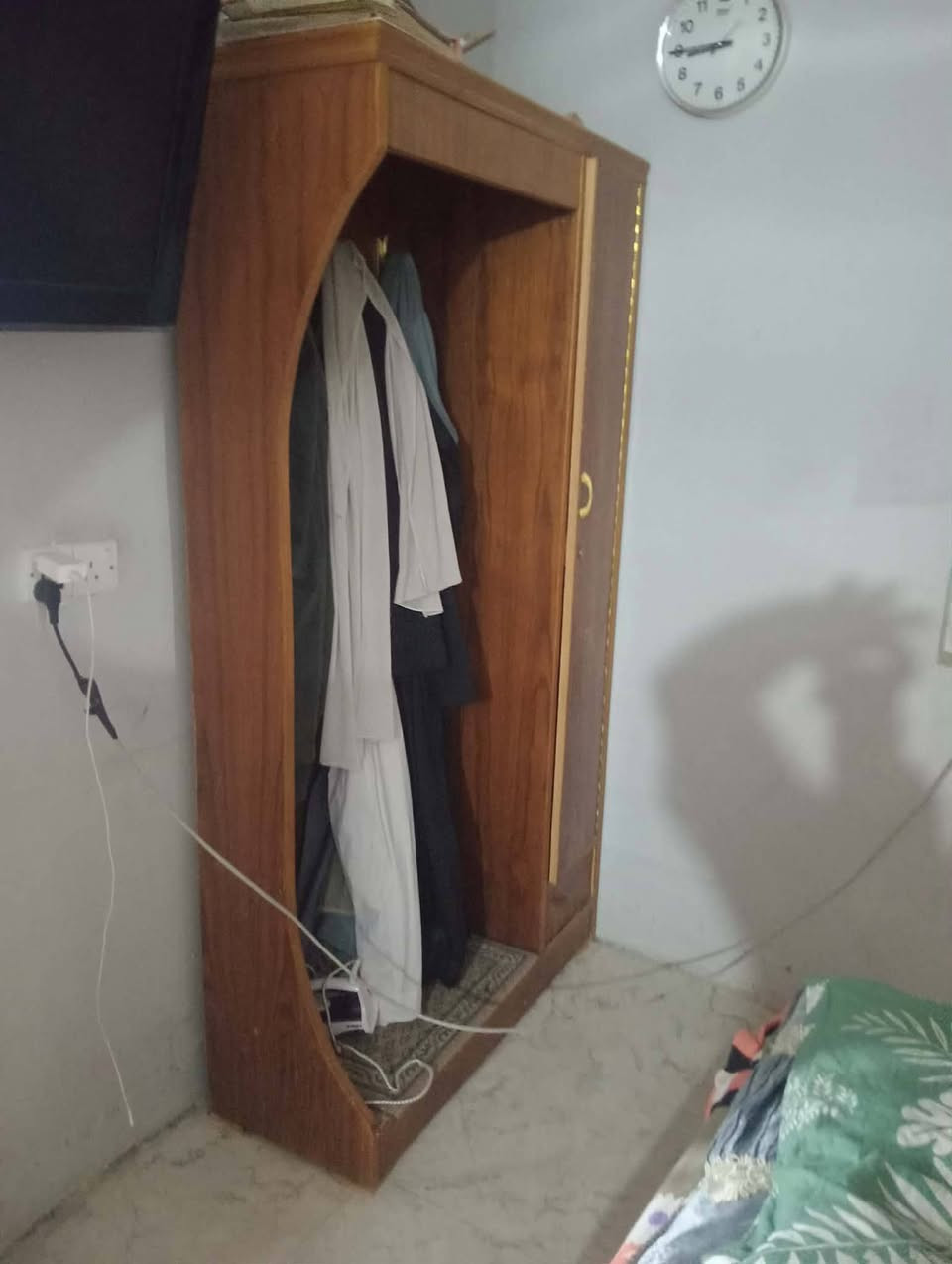 غرفه للبيع سعره 400 وبيه مجال مكان الخالص *********** ابو سجاد
