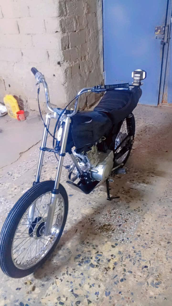 السلام عليكم اربعه كير للبيع شاصي موديل 15 ارشه وتعميره 25 مكاني الديوانية***********
