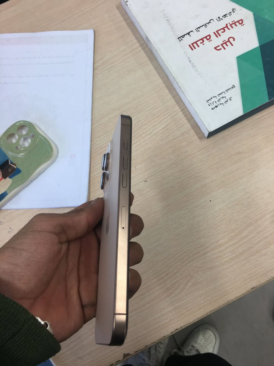 16 برو ماكس ذاكرة  256 بطارية 95 ماستر كفاله لون دزرت كامل ملحقات 1350 وبي مجال كلش بسيط مكاني بغداد 
***********
