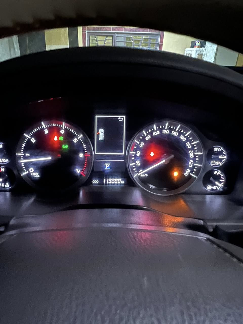 السلام عليكم لاندكروز 2019 السياره ساز  محرك 4000
6سلندر فول مواصفات السياره جديده 
ماشيه 114 
السعر 530 
الهاتف ***********
