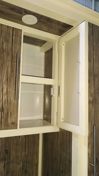 بسم الله الرحمن الرحيم... كاونتر ألمنيوم للبيع نظيف جدا مابيها اضرار ل...