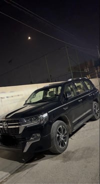 لاندكروز للبيع الموديل:2009 محدث 2021 الممشى:220 اللون:اسود السيارة مح...