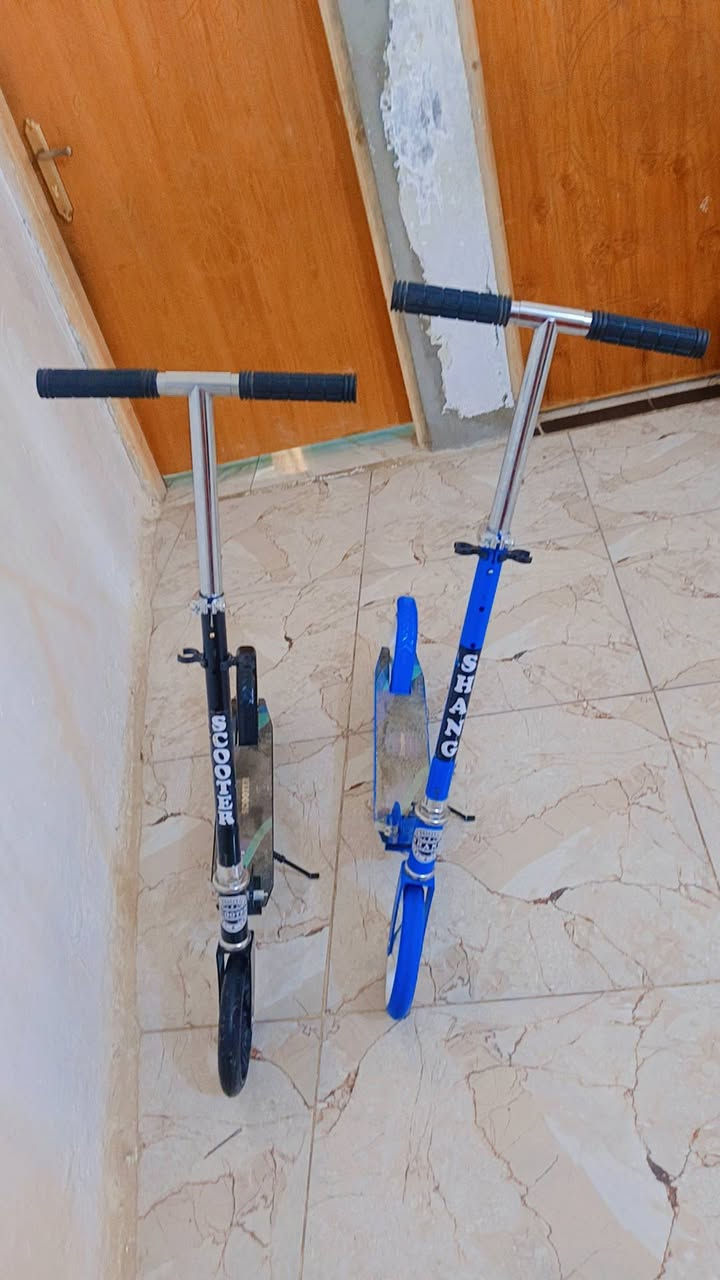 سكوتر حجم كبير للبيع يتصغر و يتكبر
 نضيف جدا سعر الواحد25


**إذا كنت صاحب هذا الإعلان وتريد حذفه لأي سبب، رجاءا أرسل رسالة إلى الدعم الفني**