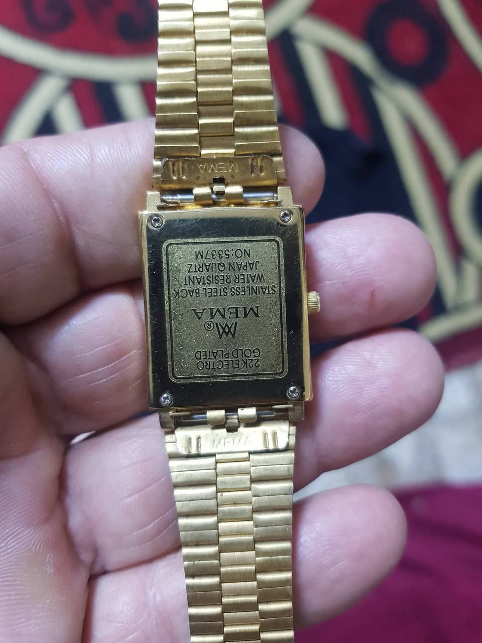 السلام عليكم اخوان ساعه كوارتز ياباني طلاء ذهب عيار ٢٢ غير مستخدمه للبيع يوجد توصيل
***********
