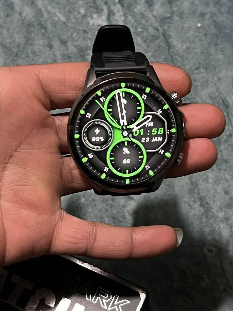 ساعه BLACK SHARK ساعه عملاقه تجي سيم كارت وتجي بيه كأمره صورته قويه ومكالمته واضحه اتخبل غراضه كامله وياه سير وشاحنته وكارت الضمان وتجي شاشه سوبر أمولد بيه مميزات كلش حلوه وتشغل كلشي حته ببجي رايده اب 110 الف مستعمله اقل الأسبوع حته لزگه خليتله مالشاشه ساعه كلش نازكه 
الشراي يدلل هاذه رقمي ***********
