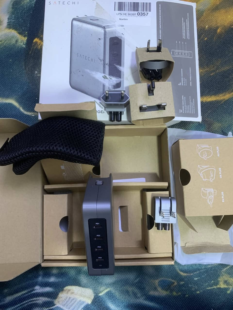 شاحن موبايل 145 واط . تكدر تركبها ع جميع نقط الكهرباء 
تاخذها ظل تدعيلي مدا حياتك .
السعر 45 الف 
***********
